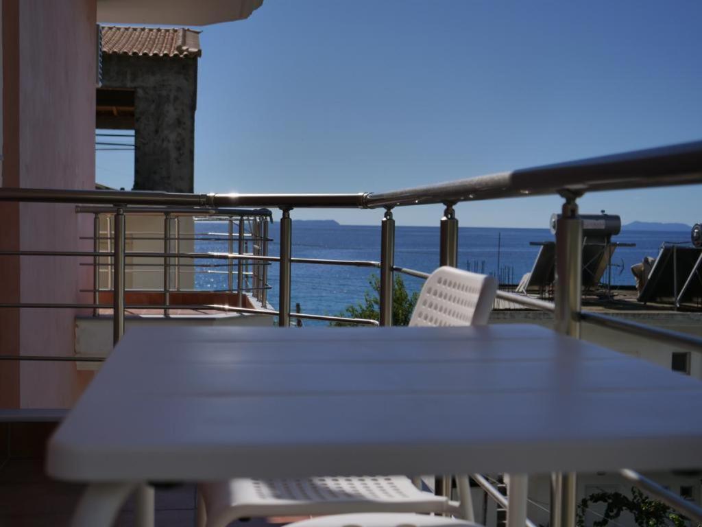 Himara Royal Hotel Eksteriør billede